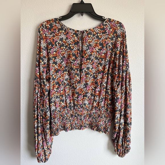 Top - Picture 2 of 4